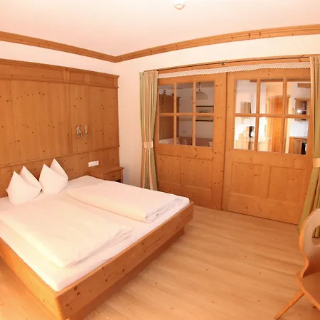 Gaestehaus Schneider Am Dorfplatz 3*