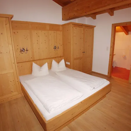 게스트하우스 Gaestehaus Schneider Am Dorfplatz