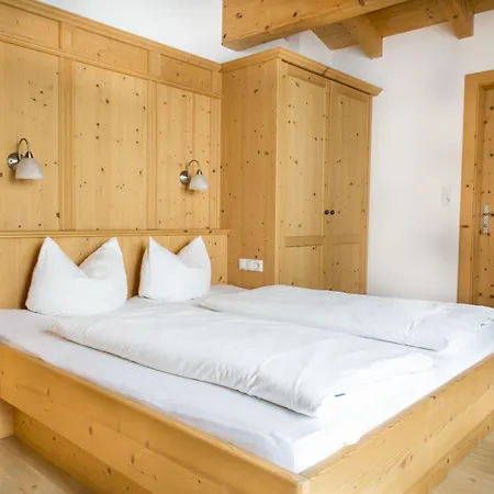 Gaestehaus Schneider Am Dorfplatz 3*