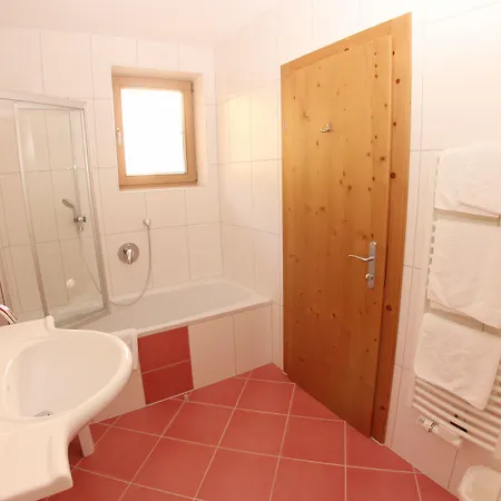 게스트하우스 Gaestehaus Schneider Am Dorfplatz 3*