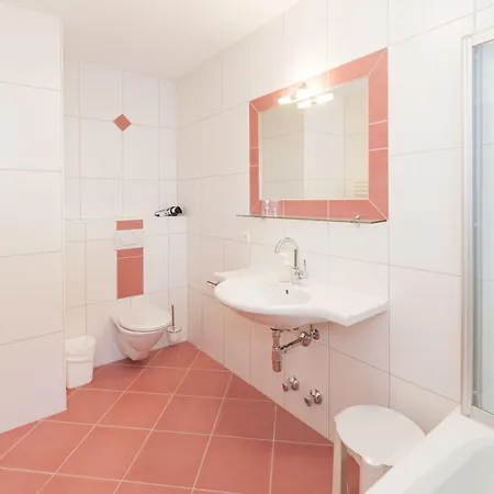 게스트하우스 Gaestehaus Schneider Am Dorfplatz