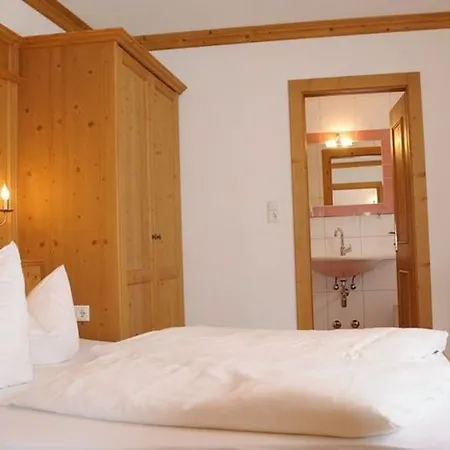 بيت ضيافة Gaestehaus Schneider Am Dorfplatz ألباخ