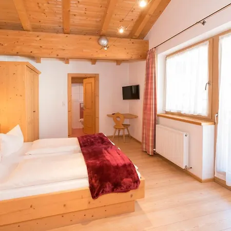 Gaestehaus Schneider Am Dorfplatz بيت ضيافة
