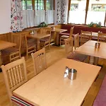 Gaestehaus Schneider Am Dorfplatz Alpbach