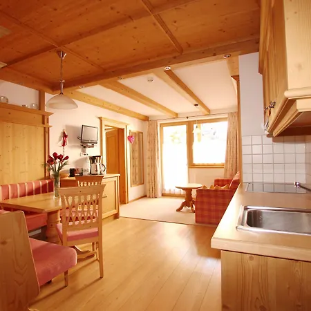 Gaestehaus Schneider Am Dorfplatz Альпбах