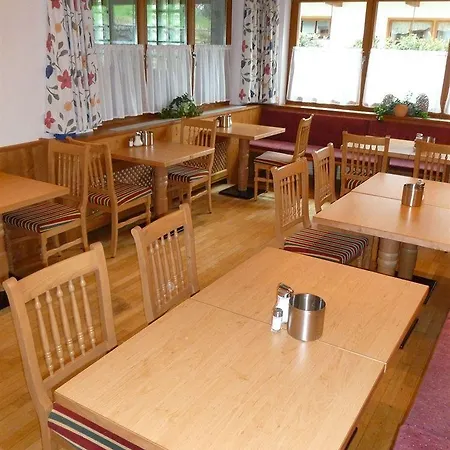 Gaestehaus Schneider Am Dorfplatz Альпбах