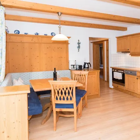 Gaestehaus Schneider Am Dorfplatz 3* Альпбах
