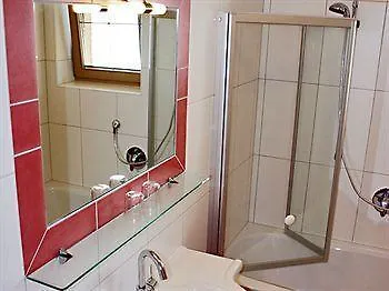 בית הארחה Gaestehaus Schneider Am Dorfplatz 3*