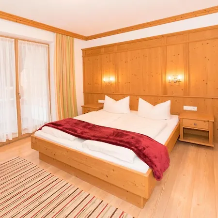 בית הארחה Gaestehaus Schneider Am Dorfplatz 3*
