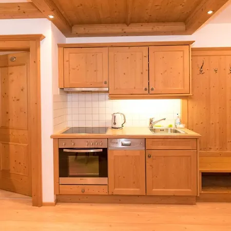 בית הארחה Gaestehaus Schneider Am Dorfplatz 3*